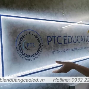 Logo mica trong sang den 3mm in UV