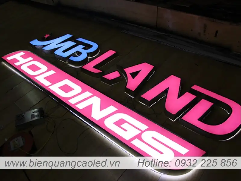 Logo noi in UV Logo noi in UV