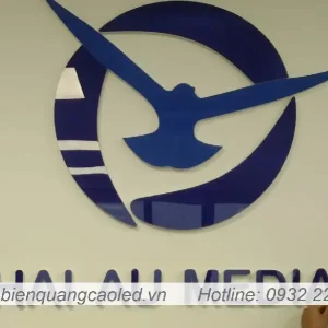Logo treo tuong chu noi khong sang