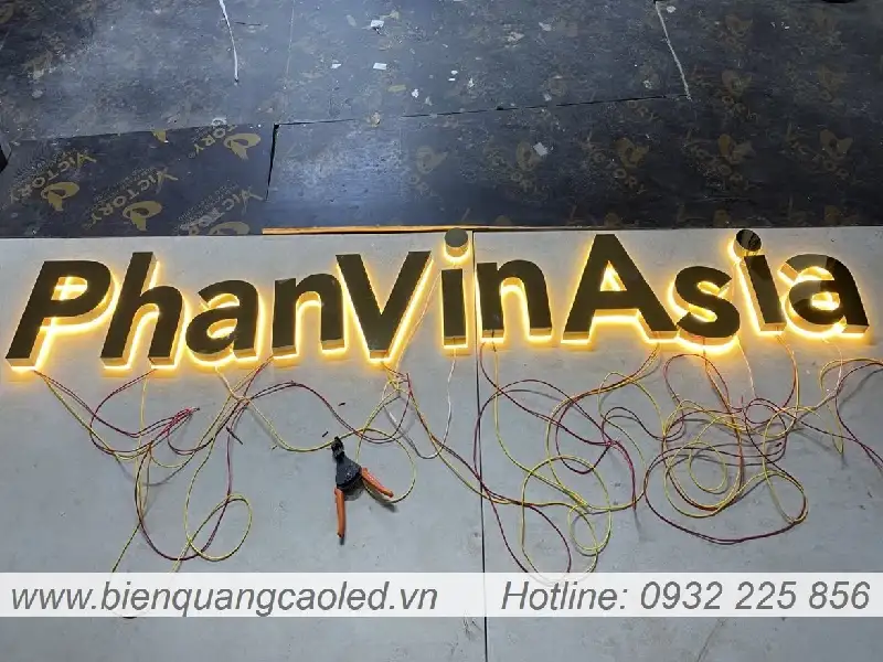 Mau chu inox sang hat chan dep