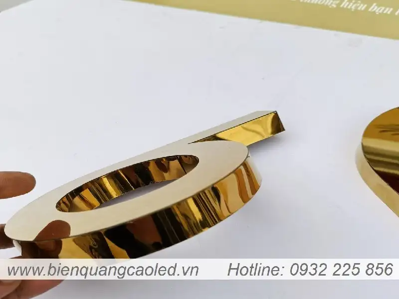 Mau chu inox vang guong