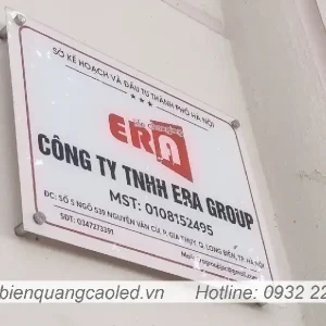 Mua bien cong ty mica treo tuong hoa tiet in uv Ha Noi