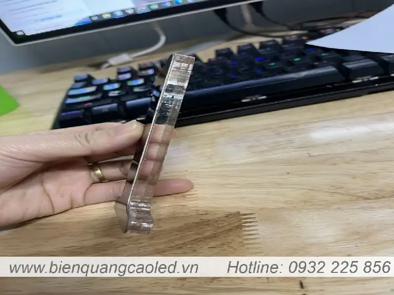 Mua chu inox 2 lop de mica trong Ha Noi