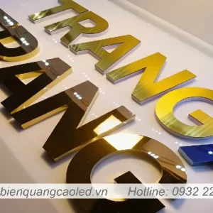 Thi cong chu alu trang guong
