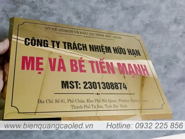 bang ten cong ty inox vang guong chan vat