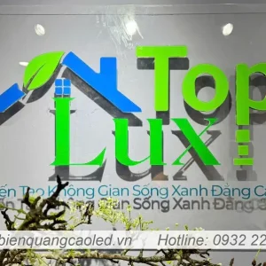bien cong ty mica treo tuong hoa tiet noi 1cm
