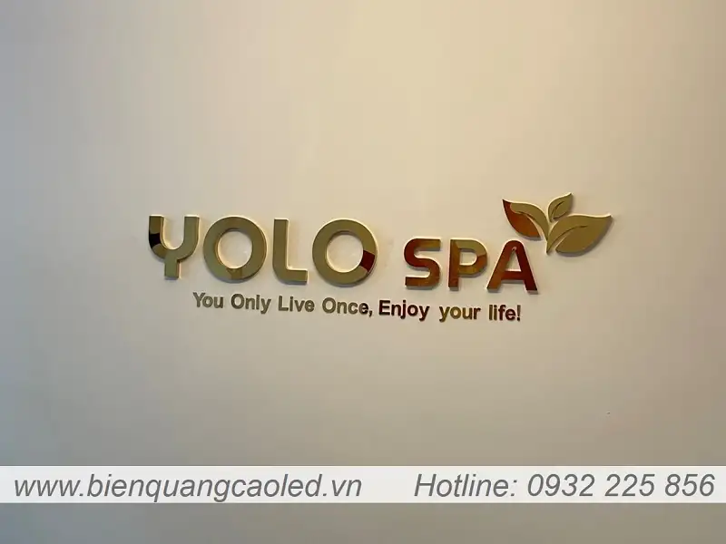 chu inox noi guong logo spa