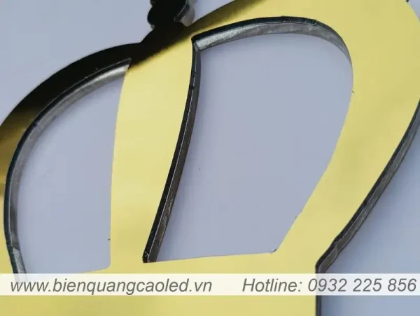 chu mica bien quang cao