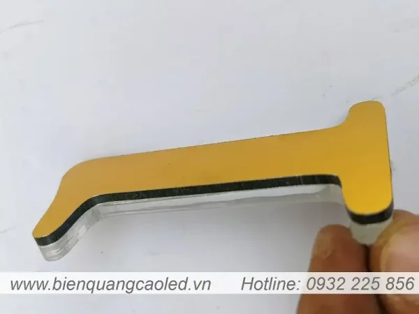 chu noi mica co den