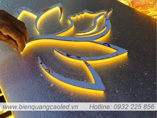 logo den led treo tuong cao cap Trang Phat