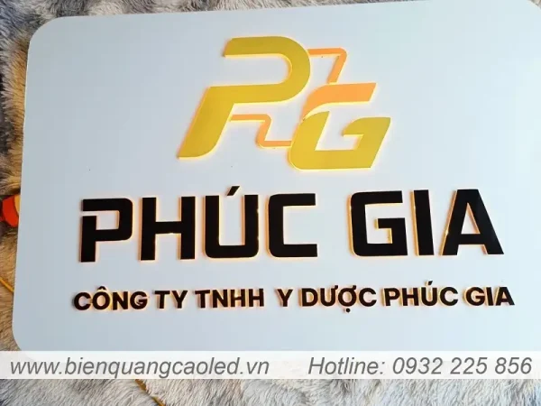 logo treo tuong den led sang dep