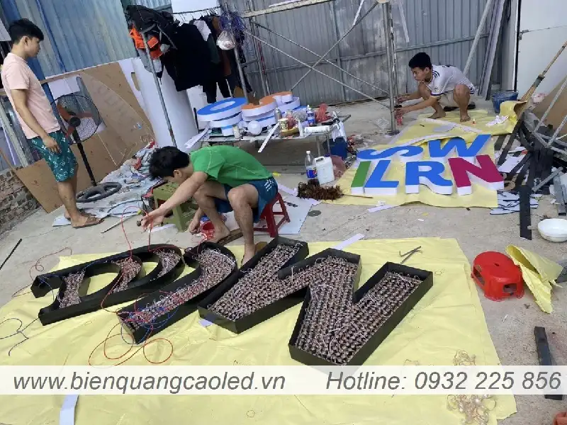 Chu alu cam bong led Ha Noi