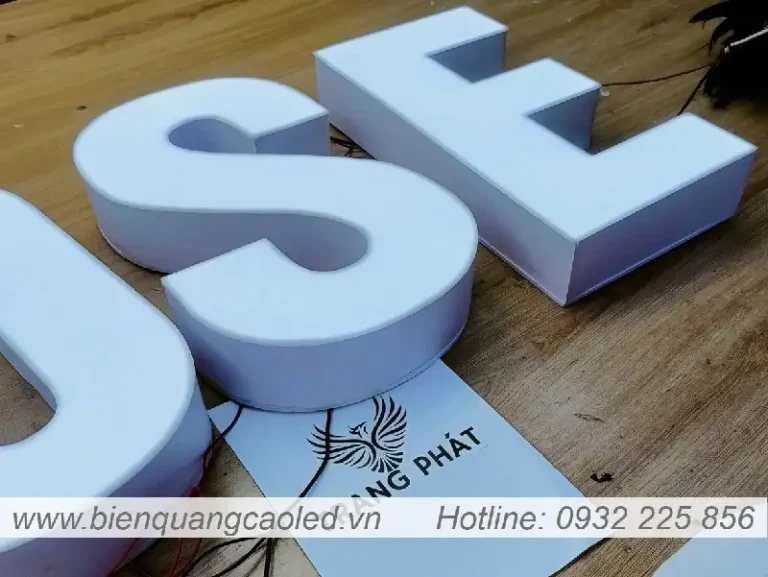 Chữ mica trắng sáng đèn