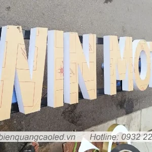 Chu noi mica 18cm khong sang den