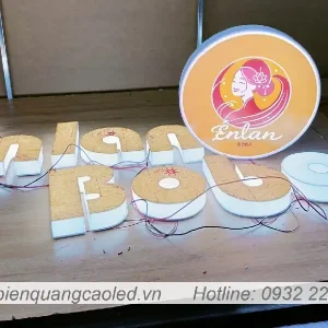 Chu noi mica sang canh Trang Phat