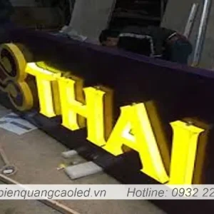 Chu noi mica sang mat trong nha