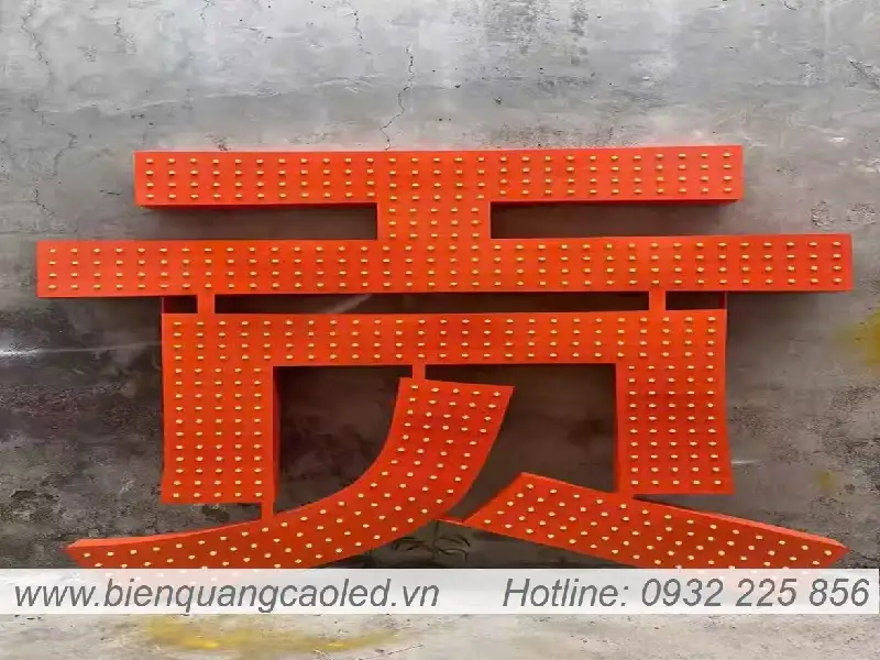 Gia chu alu cam bong led dep