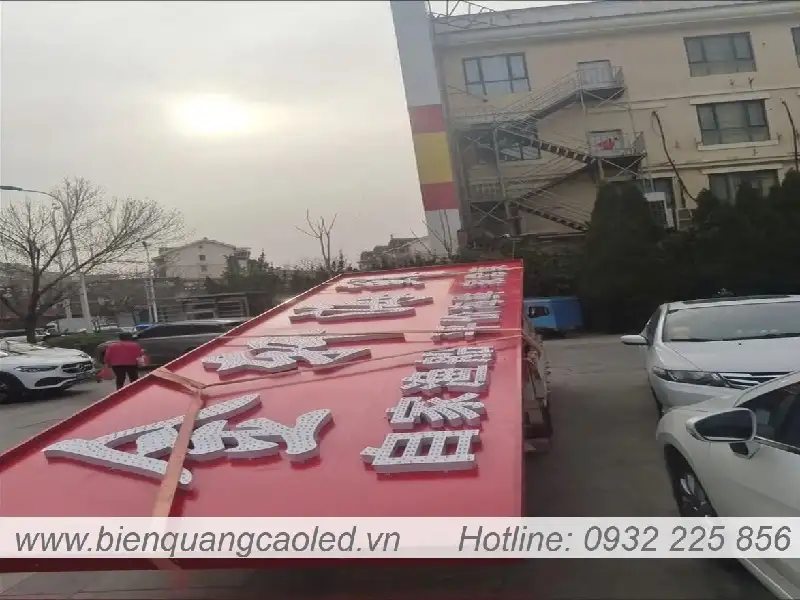Gia lam chu alu cam bong led dep