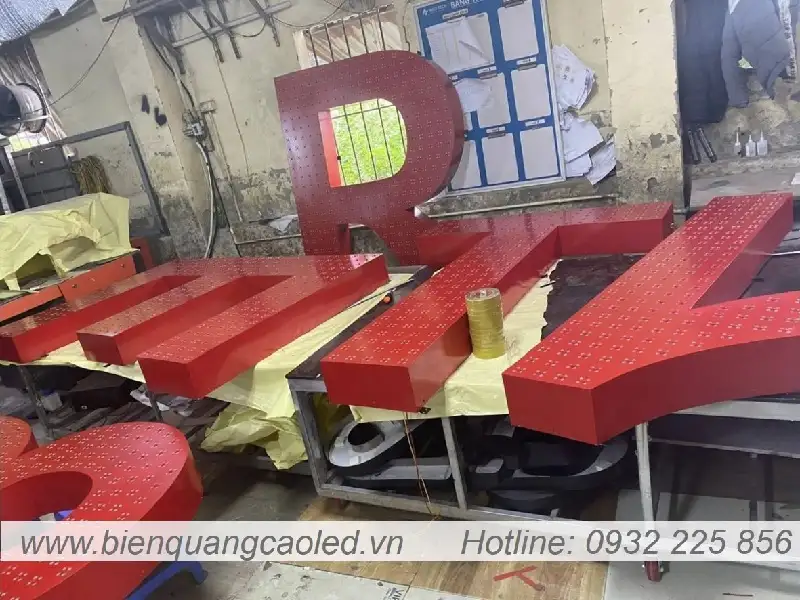 Lap dat chu alu cam bong led dep