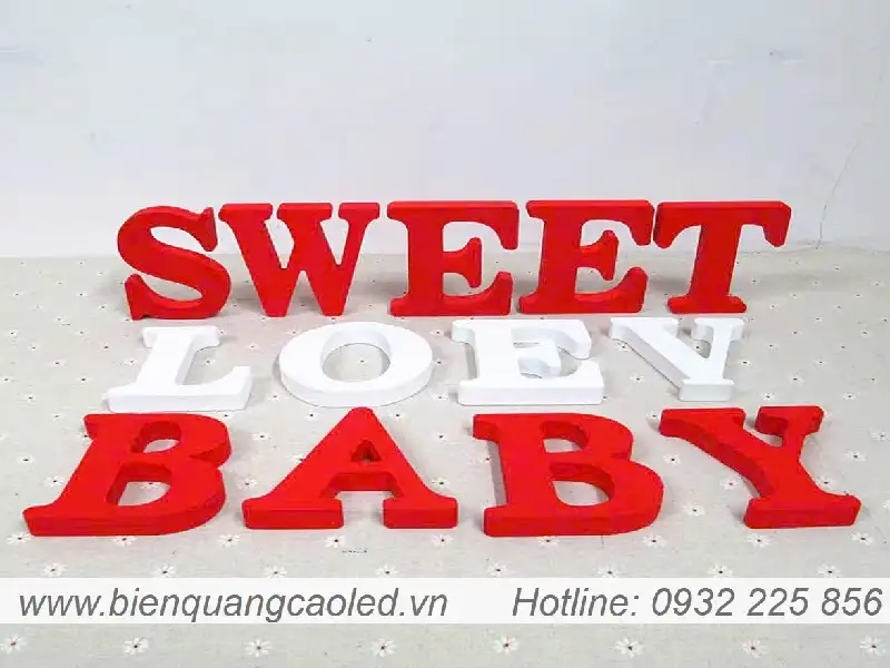 Mau chu mica noi 18cm khong sang den gia re