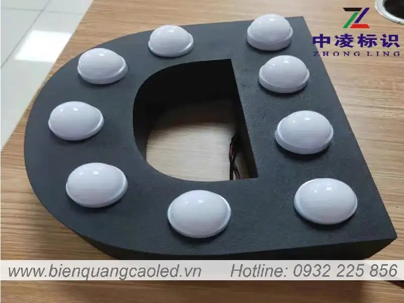 Thi cong chu alu cam bong led dep