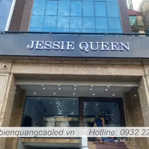 Bien quang cao cua hang quan ao