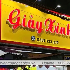 bien quang cao cua hang giay